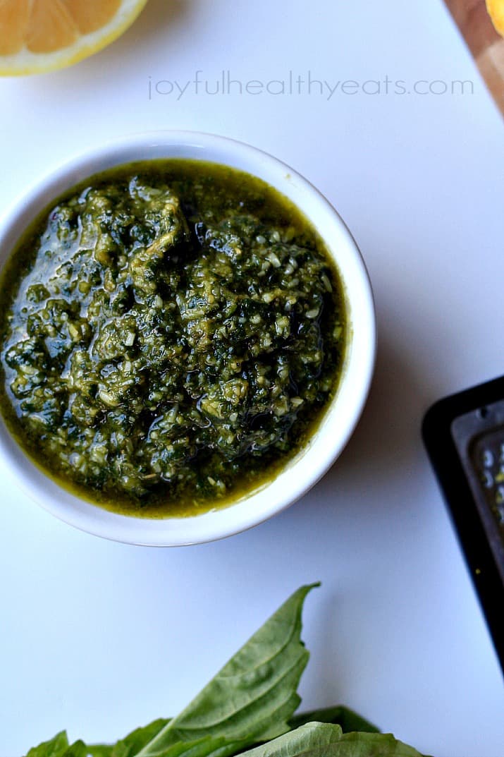 Light, Fresh, and Herby Homemade Basil Pesto. {made in 5 minutes} | purewellnessjourneyclub.com #sauce 