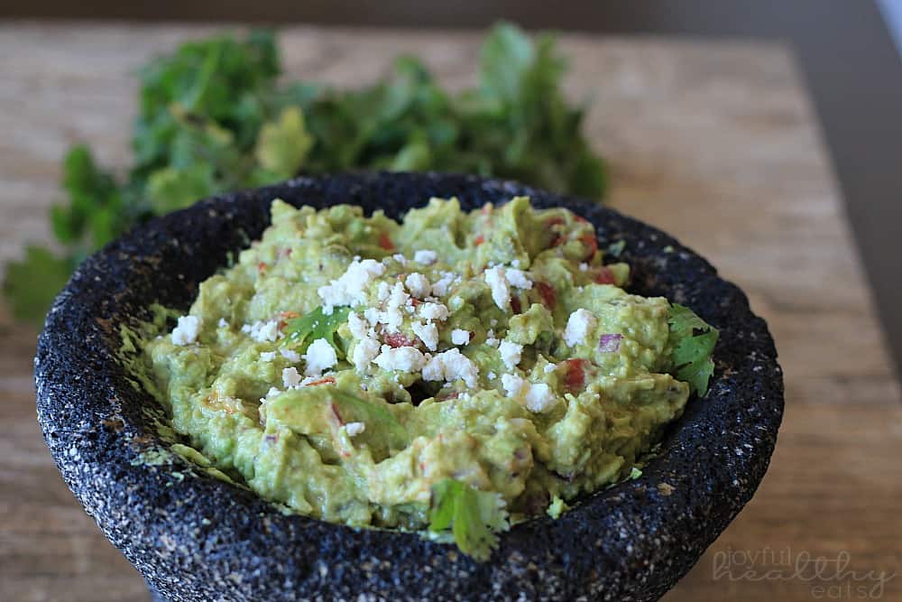 Spicy Roasted Tomato Guacamole #guacamole #appetizers #starter #spicy #roastedtomato #avocado #superbowl #mexicanfood