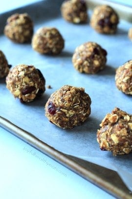 A healthy nutrient packed snack filled with fall flavors, No Bake Pumpkin Spice Energy Bites. | purewellnessjourneyclub.com #ad #bh #fall #healthy #pumpkin