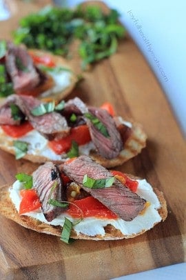 Grilled Ribeye & Roasted Pepper Bruschetta with Whipped Goat Cheese, the ultimate mouth watering appetizer! | purewellnessjourneyclub.com