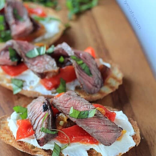 Grilled Ribeye & Roasted Pepper Bruschetta with Whipped Goat Cheese, the ultimate mouth watering appetizer! | purewellnessjourneyclub.com