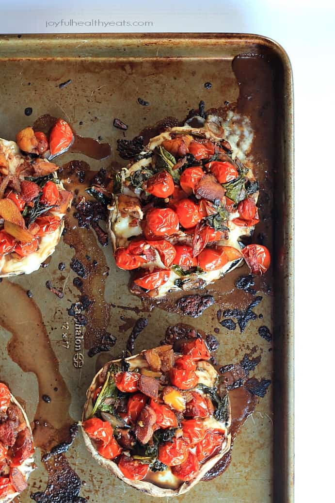 Portobello Mushroom Pizza with Sautéed Balsamic Vegetables, crazy good & healthy! | purewellnessjourneyclub.com #vegetarian #glutenfree
