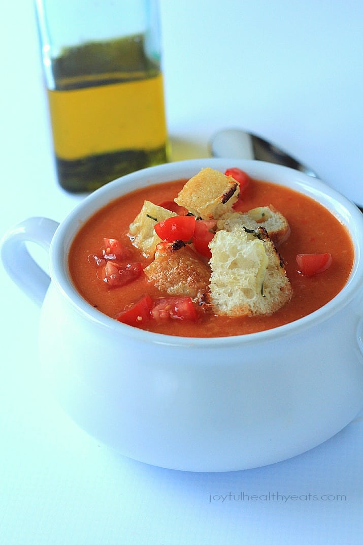A hearty Tuscan Tomato Soup with Homemade Rosemary Garlic Croutons! | purewellnessjourneyclub.com | #wintersoup #souprecipes #vegetarian #freezerfriendly