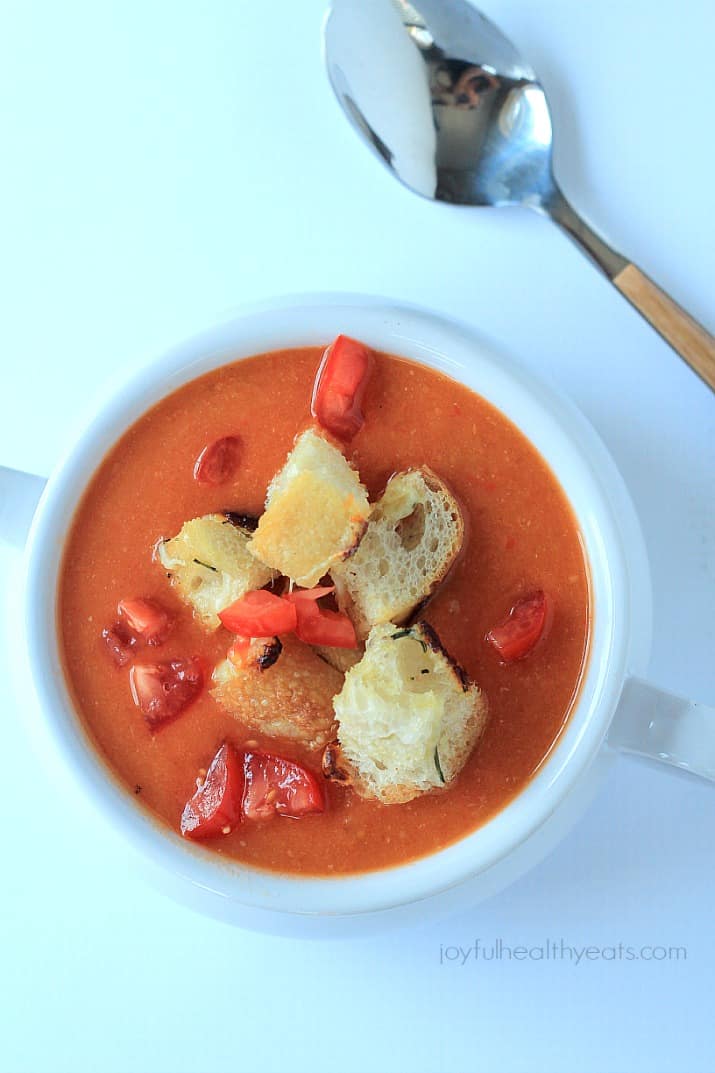 A hearty Tuscan Tomato Soup with Homemade Rosemary Garlic Croutons! | purewellnessjourneyclub.com | #wintersoup #souprecipes #vegetarian #freezerfriendly