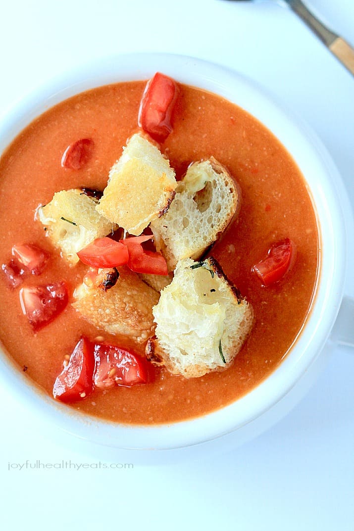 A hearty Tuscan Tomato Soup with Homemade Rosemary Garlic Croutons! | purewellnessjourneyclub.com | #wintersoup #souprecipes #vegetarian #freezerfriendly