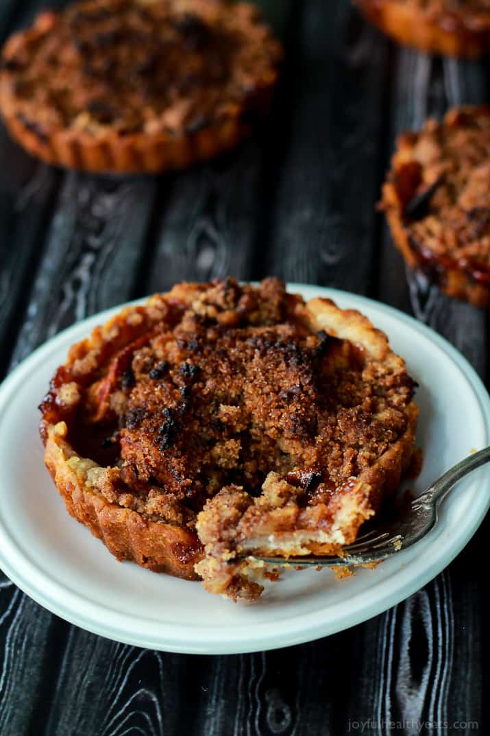 Built in portion control makes these Mini Apple Pie Tartlets with Pecan Streusel extra irresistible! The ultimate fall dessert! | purewellnessjourneyclub.com 