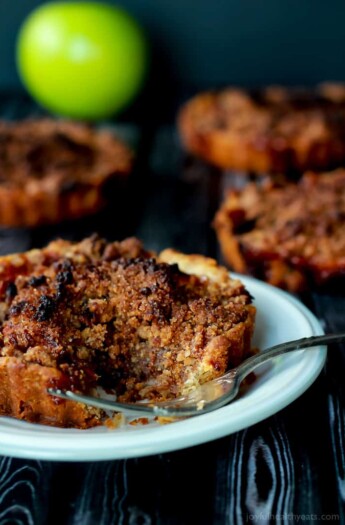 Built in portion control makes these Mini Apple Pie Tartlets with Pecan Streusel extra irresistible! The ultimate fall dessert! | purewellnessjourneyclub.com