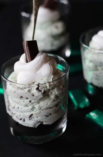 Mini No Bake Mint Chocolate Chip Cheesecake - easy peasy to make and seriously awesome! Love Andes Candy! | purewellnessjourneyclub.com #dessert #recipe