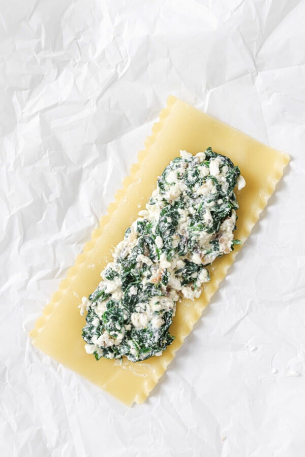 Spreading the filling on a lasagna sheet. 