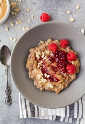 Image of a Bowl of Peanut Butter & Jelly Oatmeal