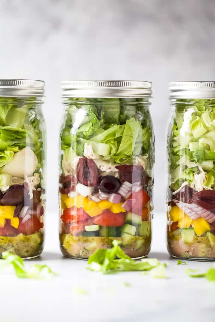 An easy Greek Chicken Salad packed in mason jars for the perfect work lunch idea! High in protein and bursting with flavor. Greek chicken salad in mason jars
